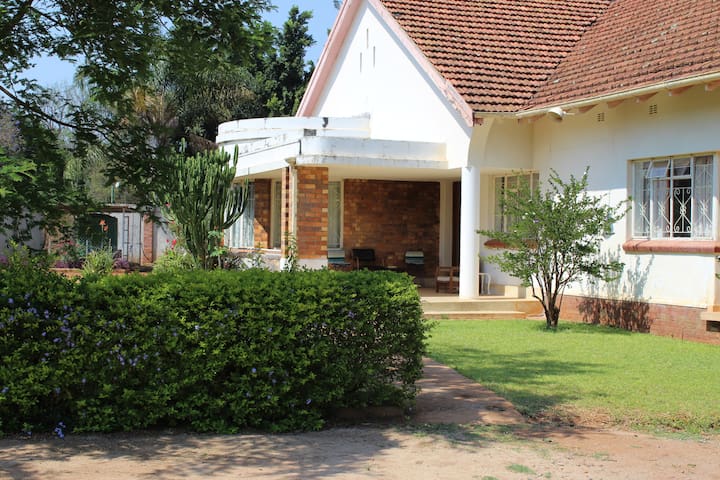 Bulawayo Guest House - Self Catering.