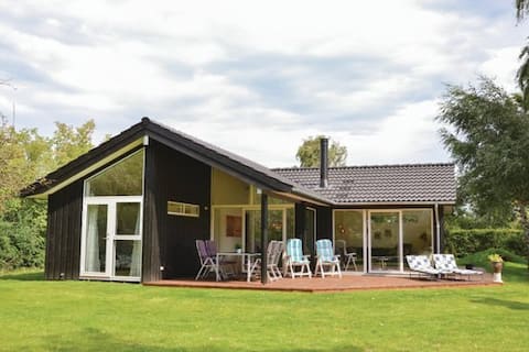 New and very cozy summerhouse  with room for 7