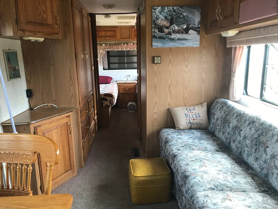 Living area - pull out couch/full bed