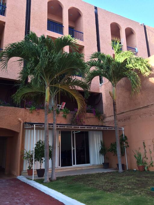 Front view. Fachada