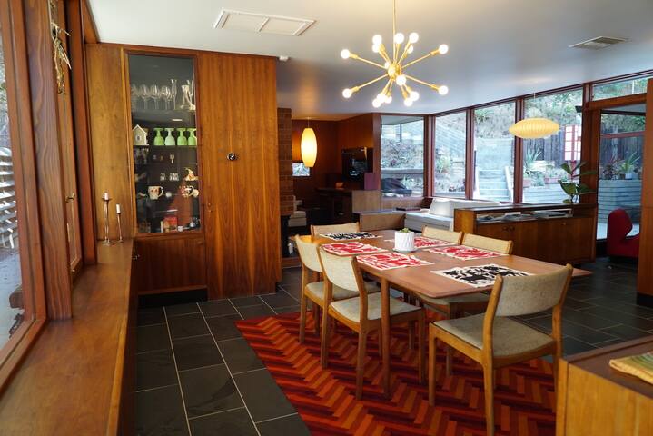 Mid Century Architectural Gem in Woodland Hills gallery image 5