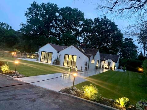Newly built Ascot Villa -Windsor Castle & Legoland