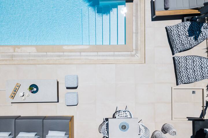 Vasilios Villa, with Pool, Gym & Close to Beach gallery image 4