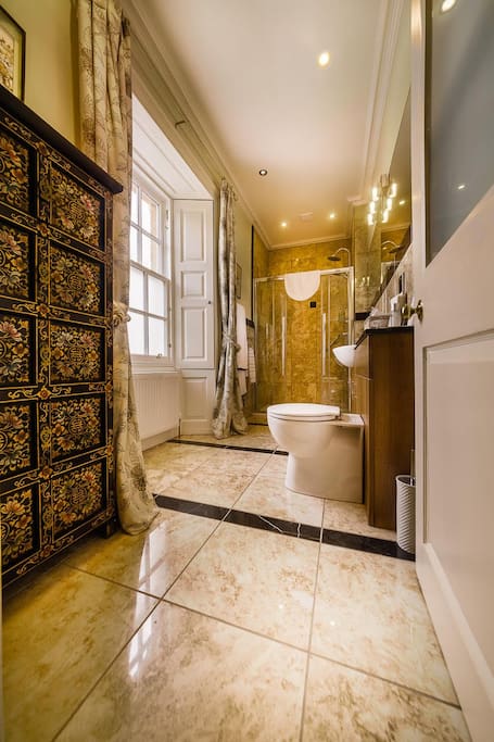 The Japanese Garden Room's en suite shower room