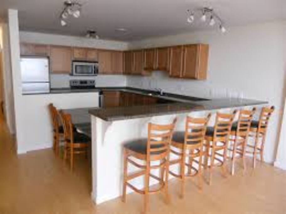 Full service kitchen with dishwasher and breakfast bar.