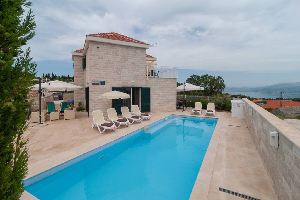 Outdoor terrace and pool