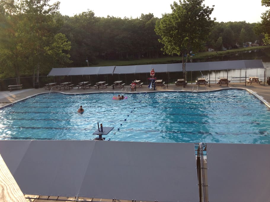 Outdoor Swimming pool (close after labor day weekend)