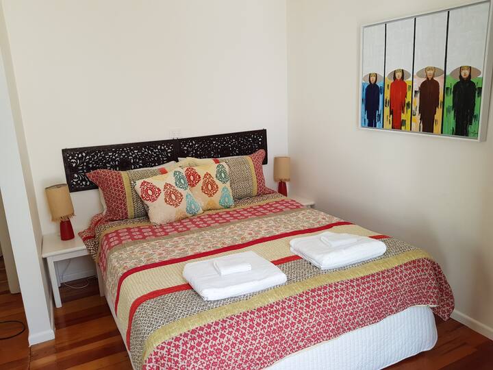 Dormitorio 3 con cama tamaño queen.