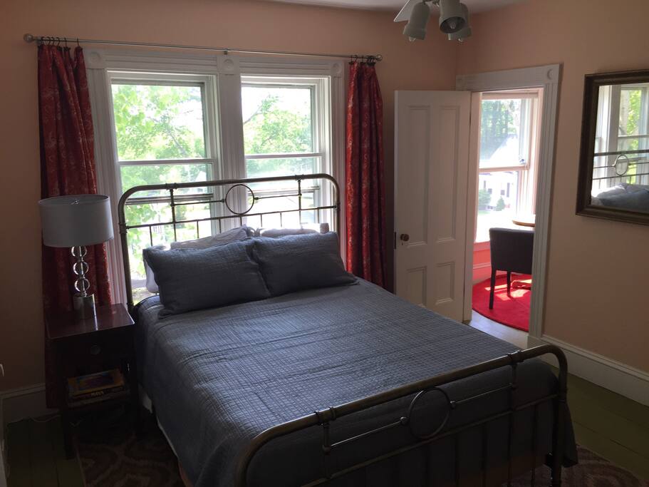 Hybrid spring/memory foam queen bed