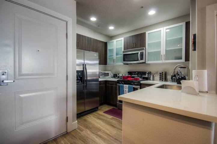 Penthouse heart of Westwood gallery image 2