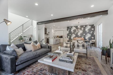 Brand New Modern Home 3000 sf 4 Bed 2 Kitchens