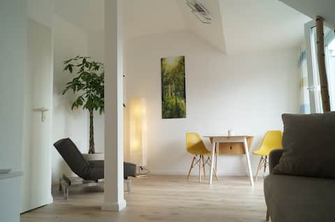 Cozy 2-room in a prime location (30' > center of Berlin)