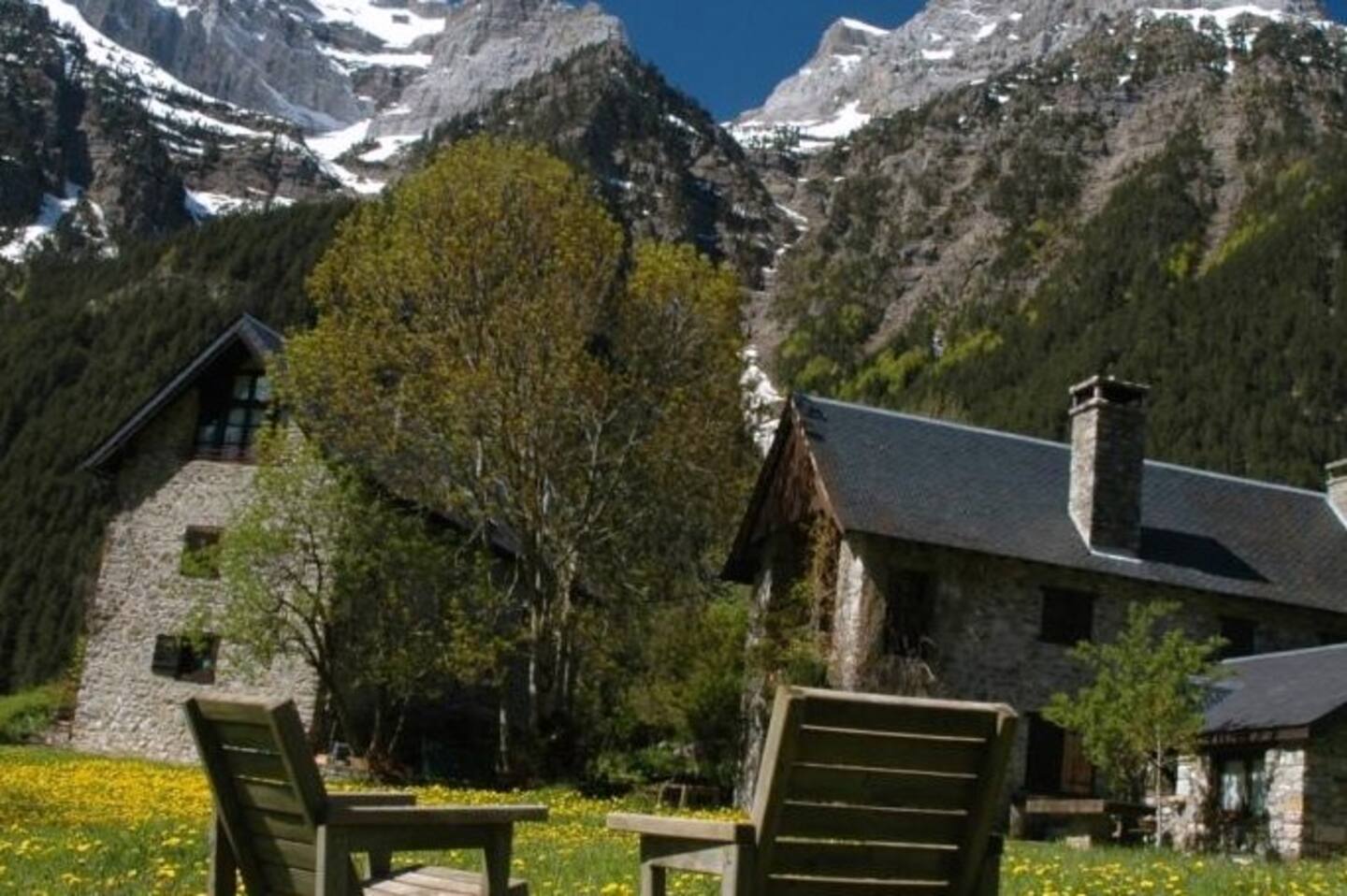 Alojamientos en Bielsa al Mejor Precio | cozycozy