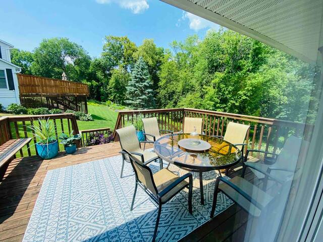 16+Wayzata home! Central, Comfortable, Peaceful. gallery image 5