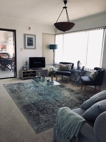 Blouberg seaside gem 1 street away from the beach gallery image 3