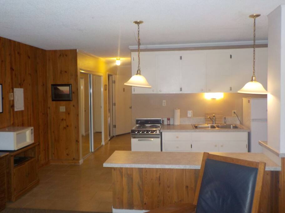 Breakfast Bar/Kitchen