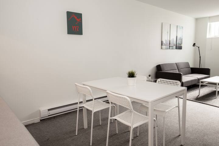 DUNDAS SQUARE – Spacious Bunker – with 2 Desks gallery image 4