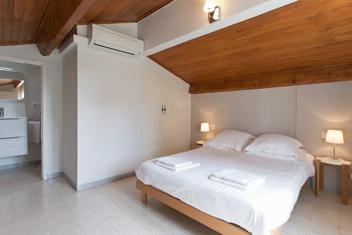 Спална соба 3 (двокреветна соба; 1-ви кат)