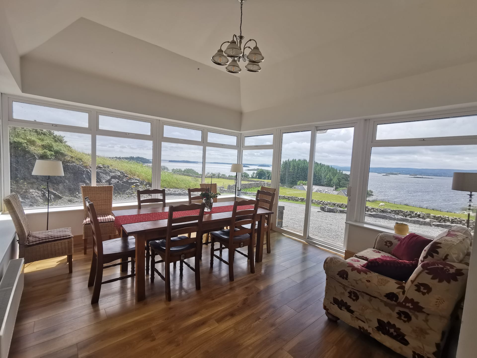 Lakeshore Panoramic View,Spacious,Connemara Galway