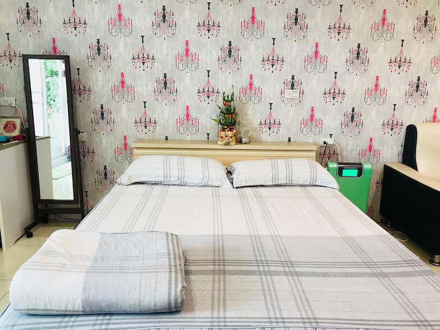 市中心-觀景大空間 鄰近火車站、各大景點、夜市、老街、海安路、正興國華商圈、新天地、美術館、河樂廣場