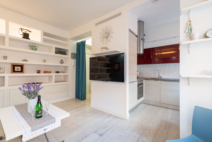 Homy Host | A Night Under St Peter’s Dome 2BDR 2WC