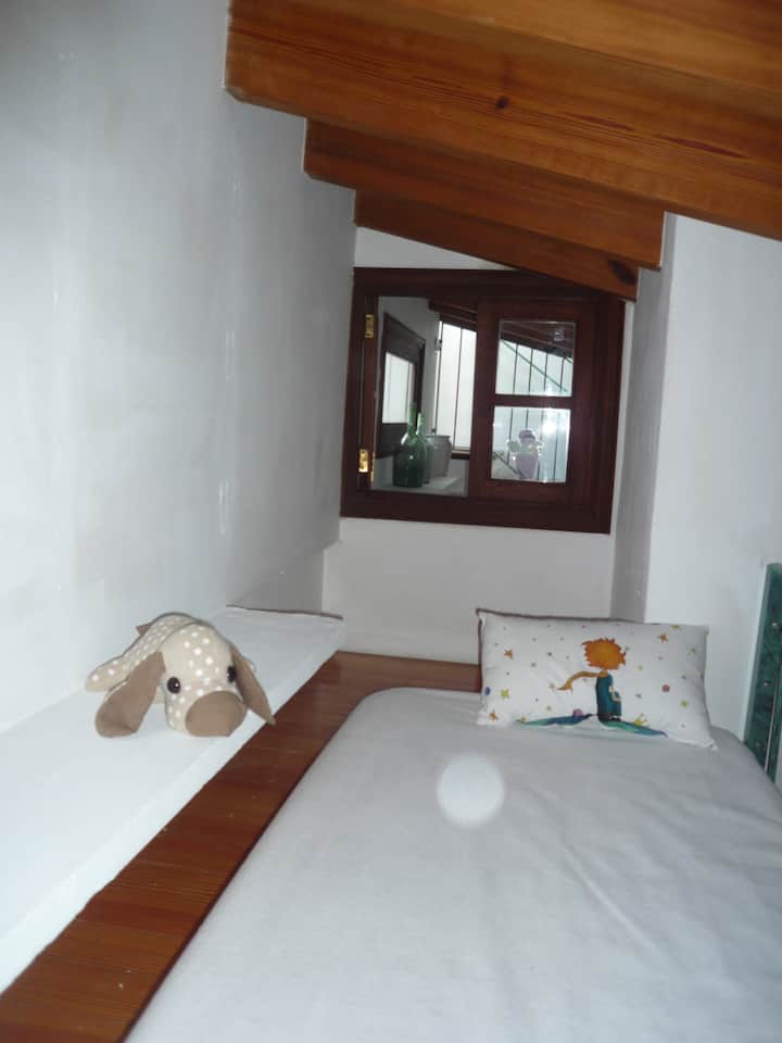 Ალტილო საბავშვო საწოლით
