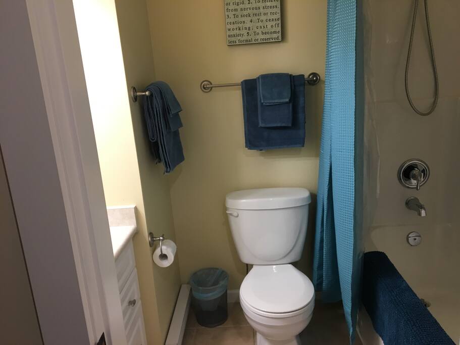 Beachcombers Cove: private full ensuite with tub/shower combo.