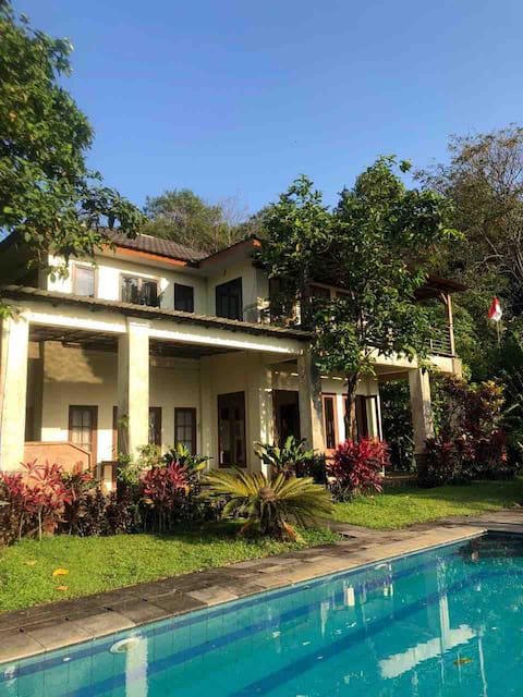 Vila Gn. Geulis, Gadog dgn Kolam Renang Private