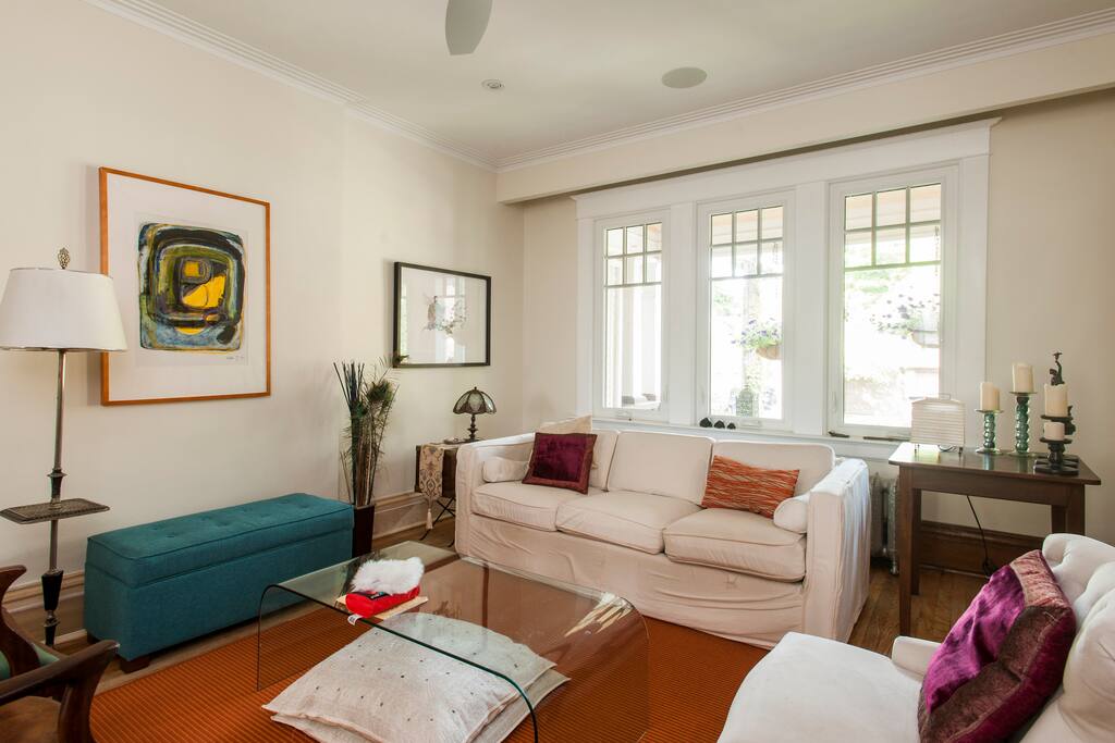 Spacious Living room with 9 foot tall ceilings and a ceiling fan.
