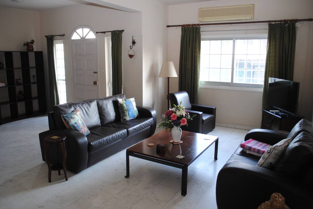 Lounge Area 2