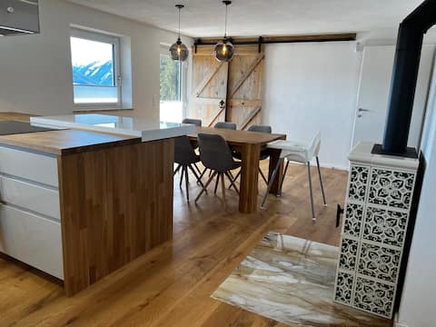 Haus Bergfeld with a view of the Dachstein and access to the slopes