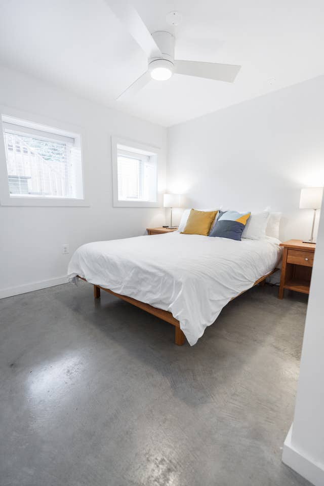 Malkia wa starehe katika sehemu iliyojaa mwanga na tofauti iliyo na kifaa chake cha kupasha joto / AC.