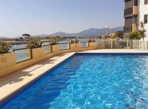 Propriété Airbnb réussie: Studio on the Marina, on the waterfront à Saint Cyprien