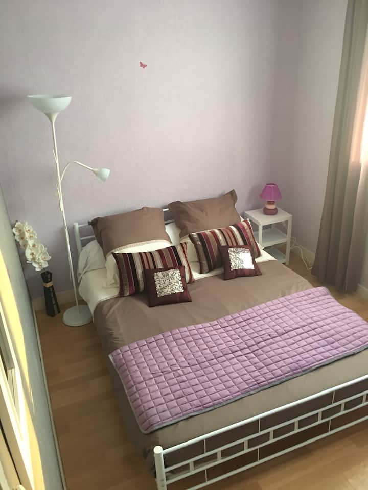 Cosy bedroom near Orleans train station