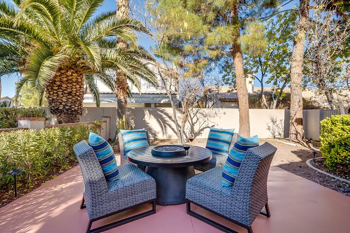 Deluxe 4 Bed / 3 Bath Heated Pool close to strip gallery image 4