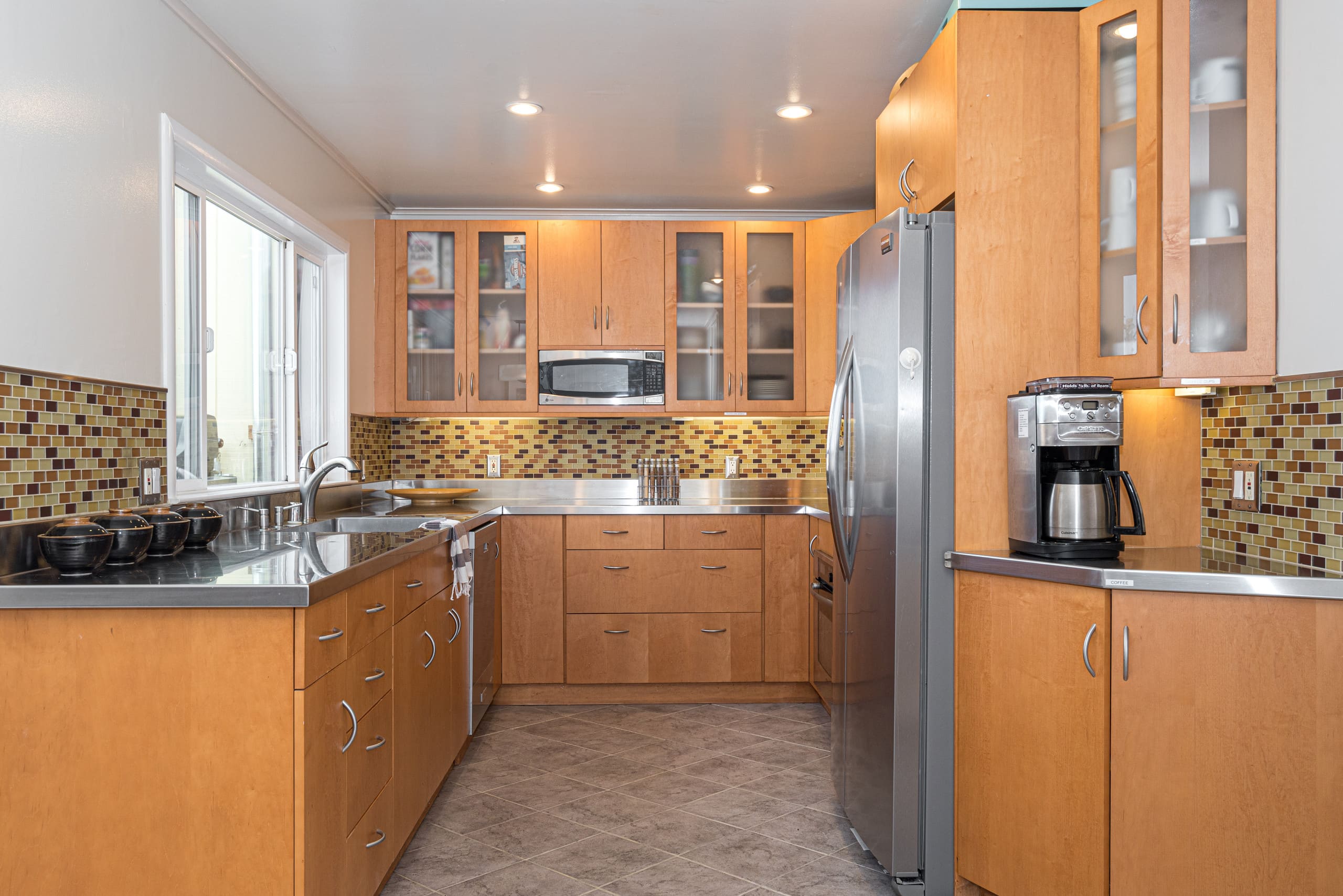 Home in San Francisco · ★5.0 · 2 bedrooms · 2 beds · 2 private baths - Image 10