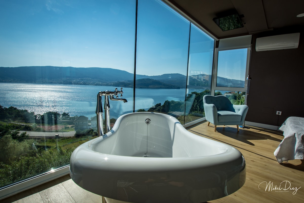 "A Xanela Indiscreta" between the forest and the sea with private bathtub in Gran Canaria