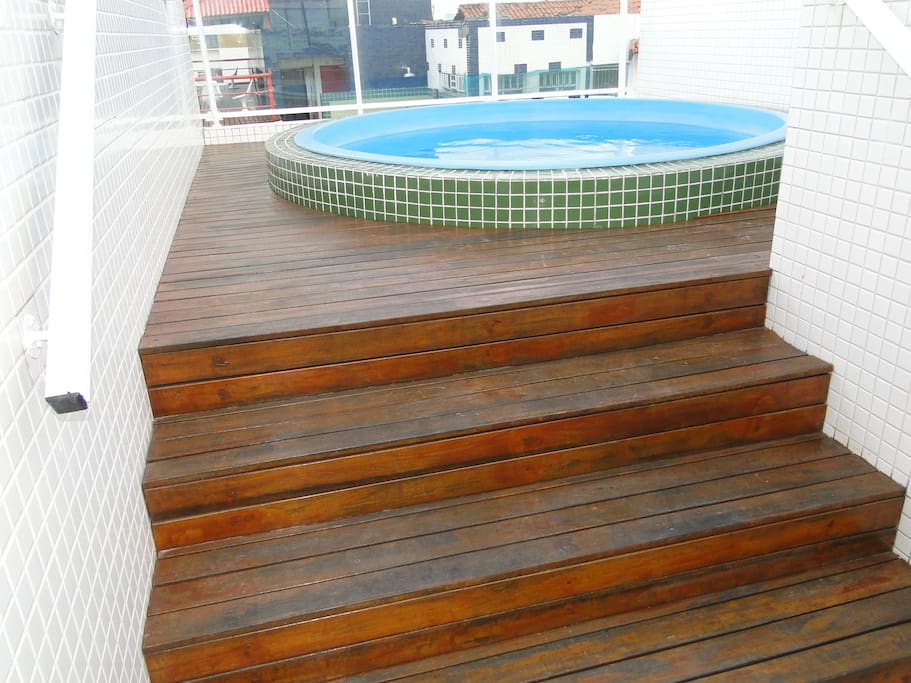 PISCINA PRIVATIVA NA PARTE SUPERIOR DO FLAT