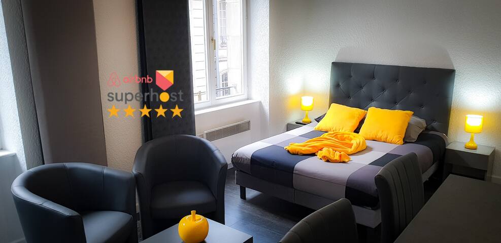 Modern flat historic downtown - trainstation