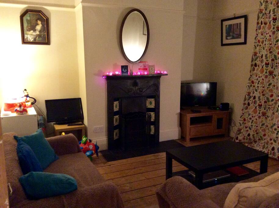 The cosy lounge in the evening