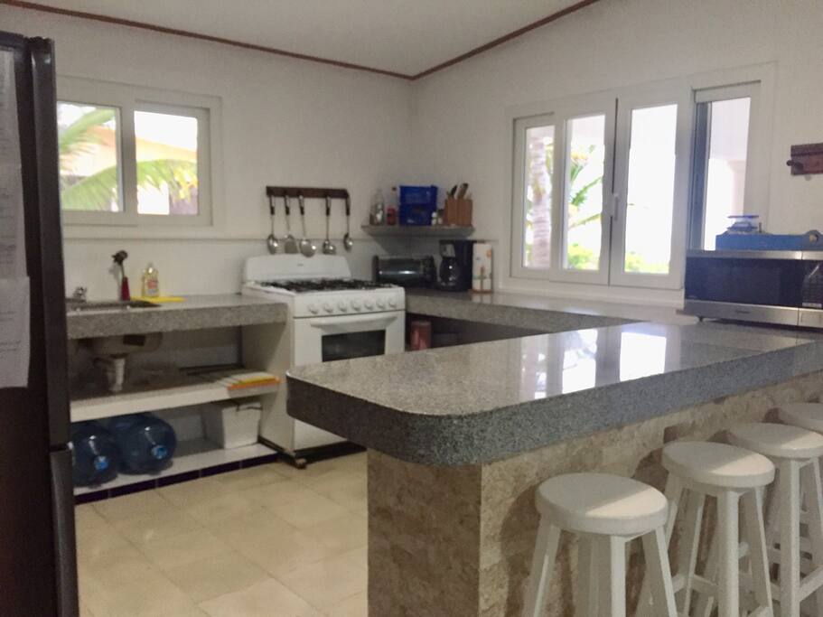 Cocina con vista al mar