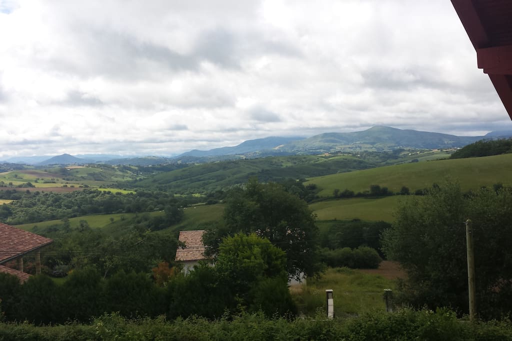 Vue depuis la terrasse et chambre/bureau