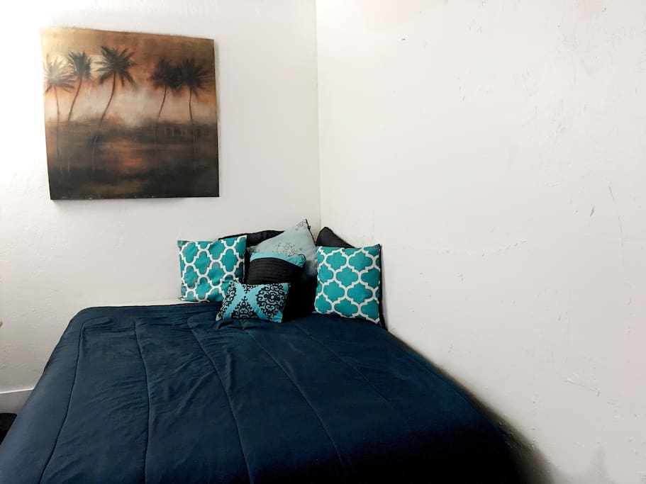 Bedroom with Queen bed