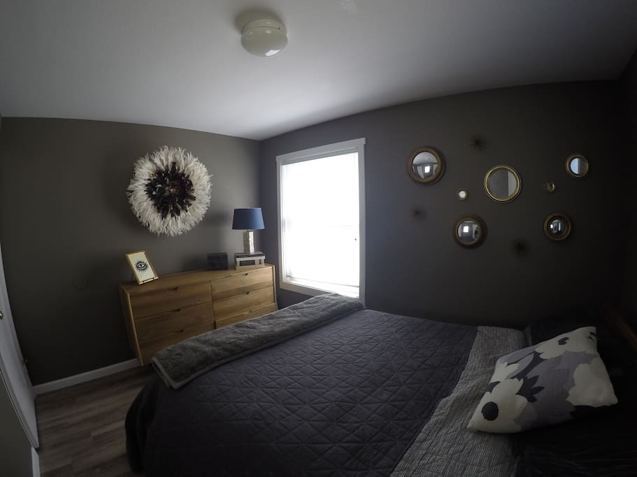 Super cozy bedroom. Lovely light.