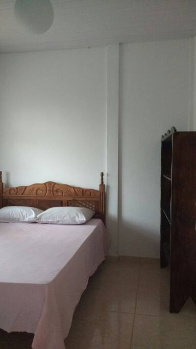 Quarto com ventilador e wifi