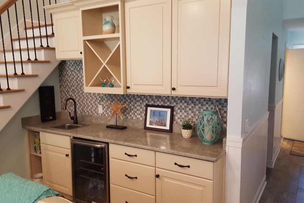 Wet bar and wine fridge