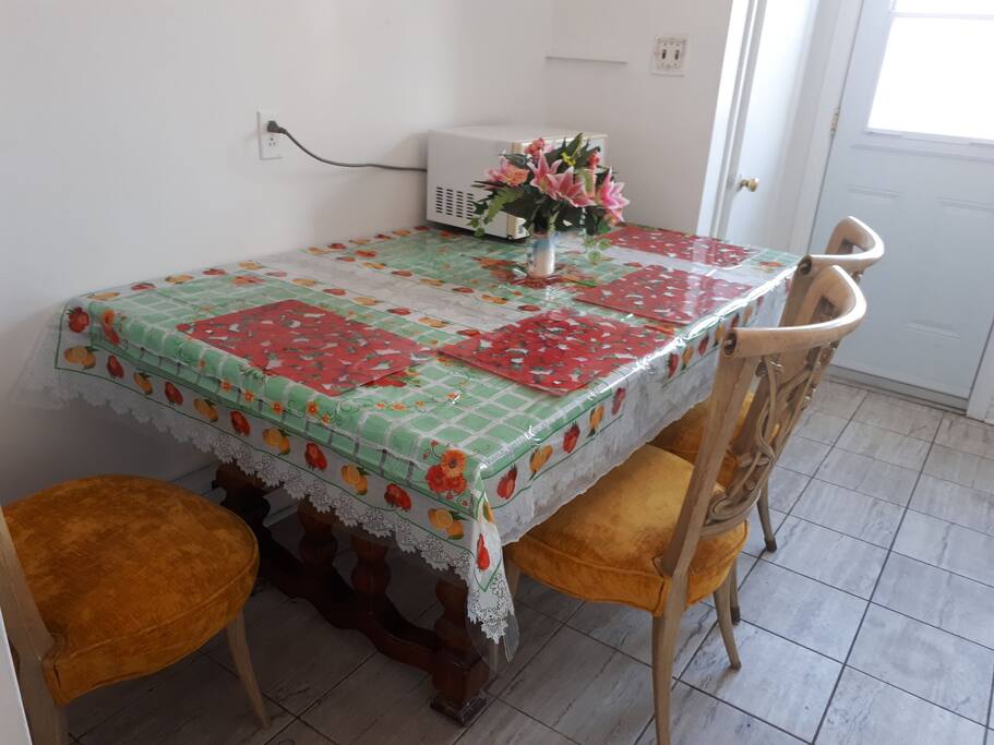 kitchen dinning table