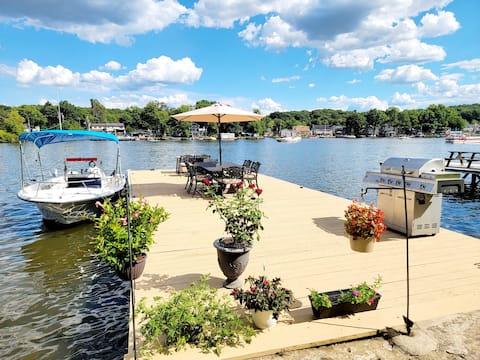 4 Bedroom Lake Hopatcong Lakefront Home w/ Kayaks