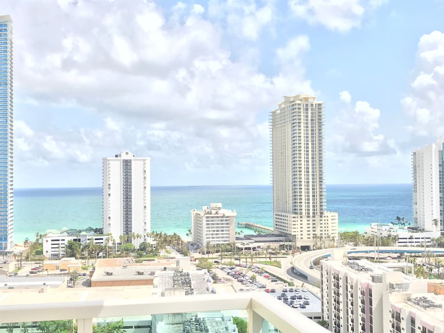Balcony Ocean View, walk to Beach