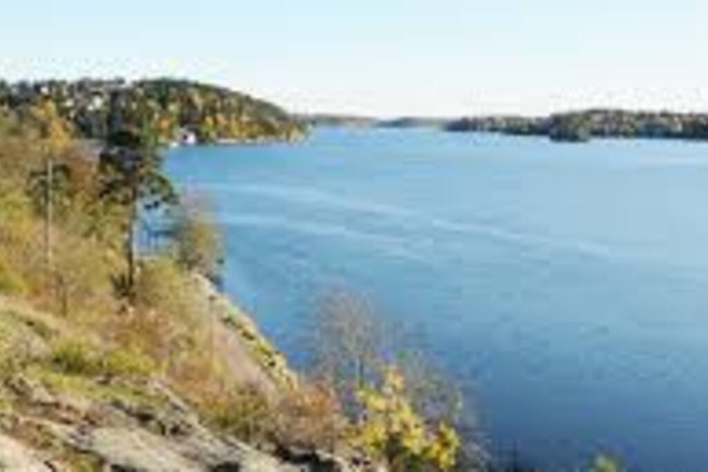 Edsviken,badberget 10 minutes drive.